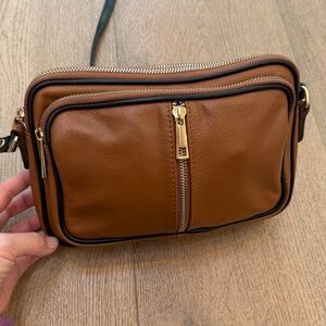 🌱 Isadora Made in Italy Leather Two-Toned Crossbody. Near Perfect Condition!